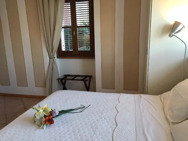 Residenza Erbaluna アパートホテル オッジェッビオ